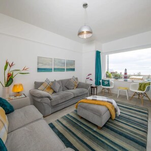 House | 4 bedrooms, iron/ironing board, Internet