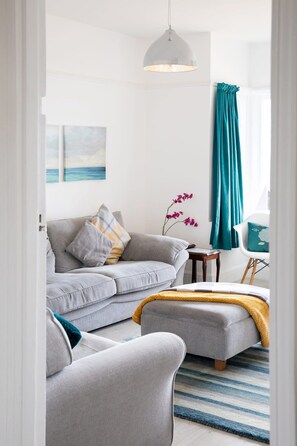 Apartment | 4 bedrooms, iron/ironing board, Internet - Absolute Beachfront With Decked Garden Oasis and Views (Bognor Regis)