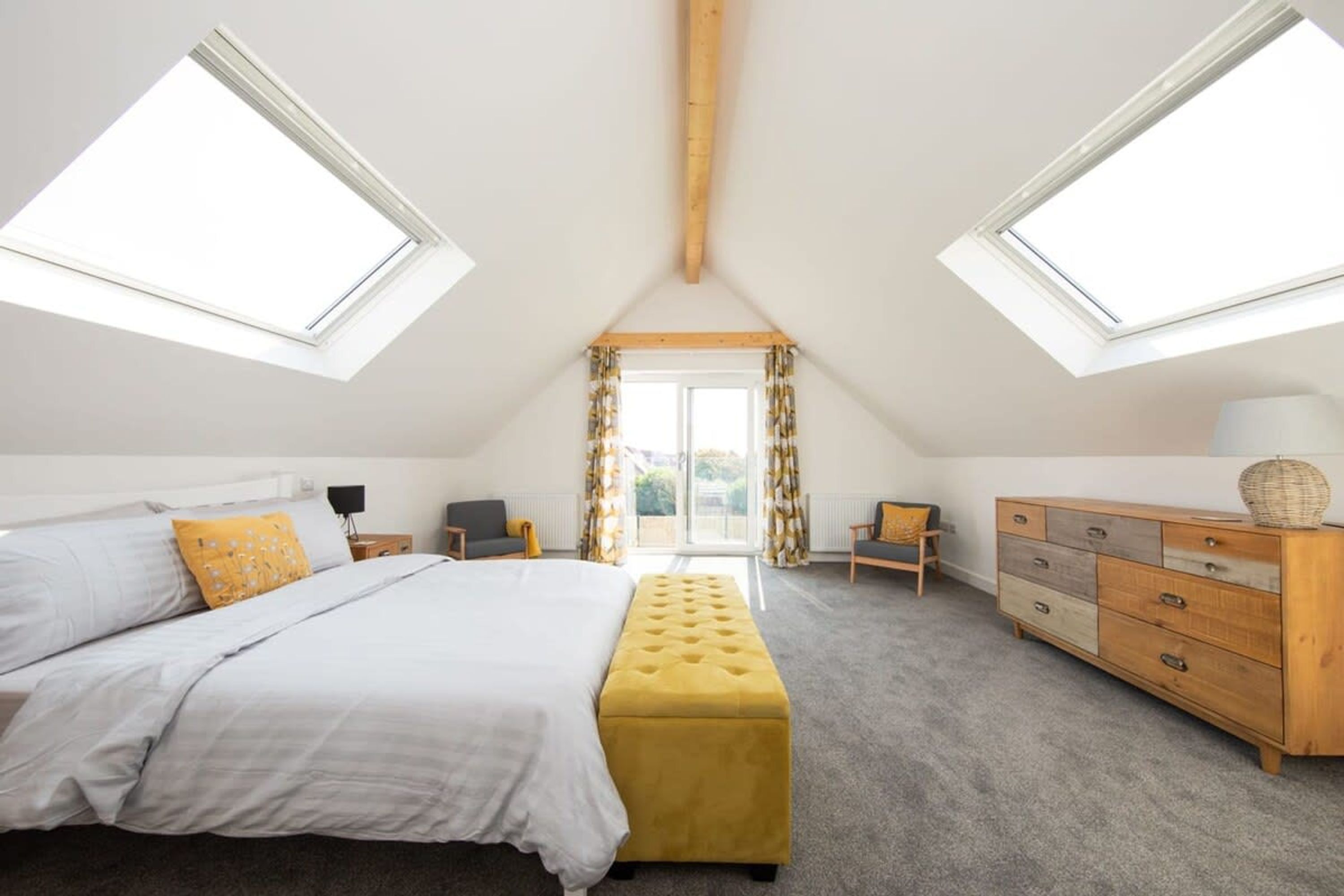 3 عدّة غرف نوم وخدمة الإنترنت