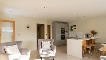 3 bedrooms, iron/ironing board, Internet