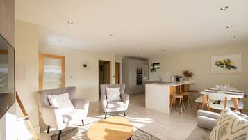 3 bedrooms, iron/ironing board, Internet