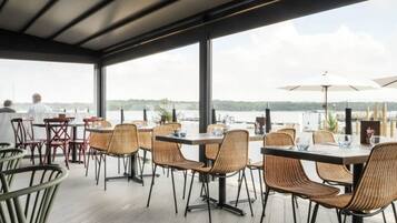 Studio | 3 bedrooms, iron/ironing board, Internet