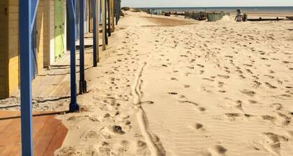 Designer Family Escape Hot Tub Steps to Beach