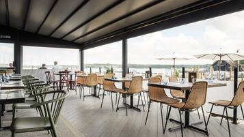 House | 5 bedrooms, desk, iron/ironing board, Internet