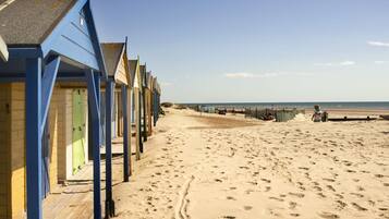 House | 5 bedrooms, desk, iron/ironing board, Internet