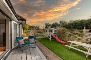 House | 3 bedrooms, iron/ironing board, Internet - Bosham 3 BR Beach House With Garden Playhouse (Chichester)