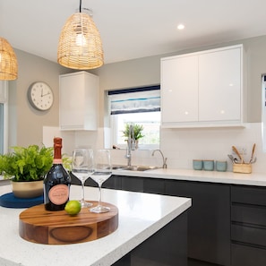 House | 3 bedrooms, iron/ironing board, Internet - Bosham 3 BR Beach House With Garden Playhouse (Chichester)
