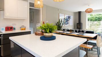 House | 3 bedrooms, iron/ironing board, Internet