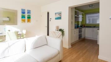 2 bedrooms, iron/ironing board, Internet