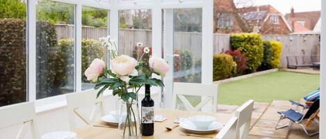 3 bedrooms, iron/ironing board, Internet