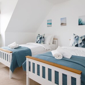 House | 3 bedrooms, iron/ironing board, Internet