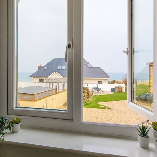 Lovely Selsey Apartment With sea Views Sleeps 4