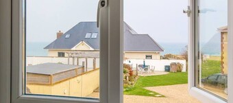 Lovely Selsey Apartment With sea Views Sleeps 4