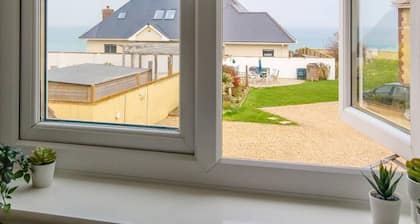 Lovely Selsey Apartment With sea Views Sleeps 4