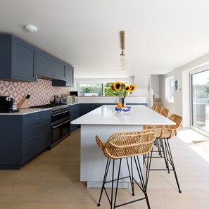 House | 4 bedrooms, desk, iron/ironing board, Internet - Beach House With Pool in West Wittering (Chichester)