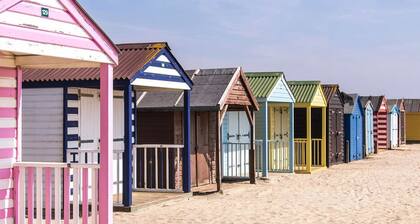 Beach House With Pool in West Wittering