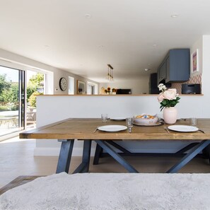 House | 4 bedrooms, desk, iron/ironing board, Internet - Beach House With Pool in West Wittering (Chichester)