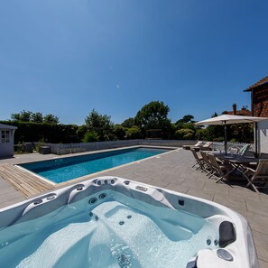 House | 4 bedrooms, desk, iron/ironing board, Internet - Beach House With Pool in West Wittering (Chichester)