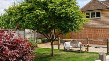 2 bedrooms, iron/ironing board, Internet