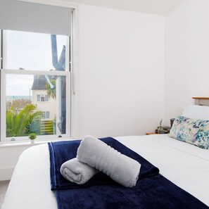 House | 4 bedrooms, iron/ironing board, Internet - Lovely Seaside Villa Gardens 40 Metres to Beach (Bognor Regis)