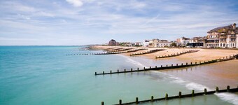 Lovely Seaside Villa Gardens 40 Metres to Beach