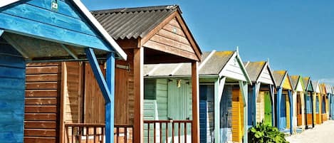 Talo | 4 makuuhuonetta, silitysrauta/-lauta, internet