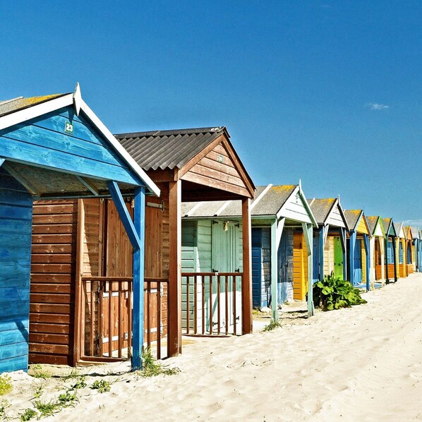 House | 4 bedrooms, iron/ironing board, Internet - Lovely Seaside Villa Gardens 40 Metres to Beach (Bognor Regis)