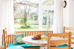 House - Pretty Cottage Near City Sea (Chichester)