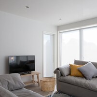 Casa | 4 quartos, escrivaninha, ferros/tábuas de passar roupa