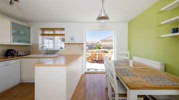 House | 3 bedrooms, iron/ironing board, Internet