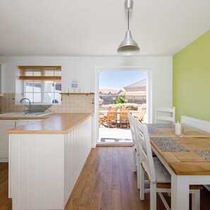 House | 3 bedrooms, iron/ironing board, Internet