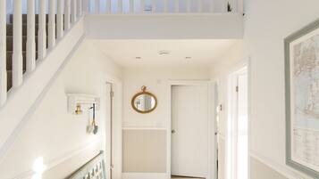 House | 4 bedrooms, iron/ironing board, Internet