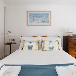 House | 6 bedrooms, desk, iron/ironing board, Internet - Secluded Rural Retreat Close to Beach - Sleeps 12 (Chichester)