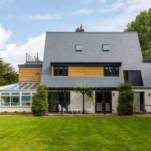 Huis | 5 slaapkamers, een bureau, een strijkplank/strijkijzer, internet
