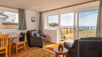 3 bedrooms, desk, iron/ironing board, Internet