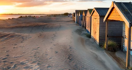 Sunny Seafront Chalet - Sleeps 6