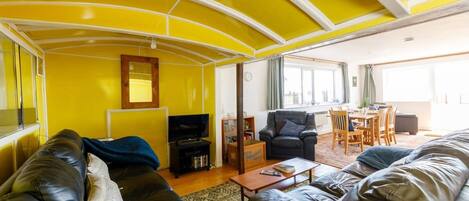 Studio | 3 bedrooms, desk, iron/ironing board, Internet