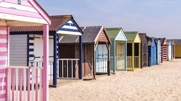 House | 4 bedrooms, desk, iron/ironing board, Internet