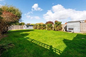 4 bedrooms, desk, iron/ironing board, Internet - Bright Modern 4 br House 100 Metres From Beach (Chichester)