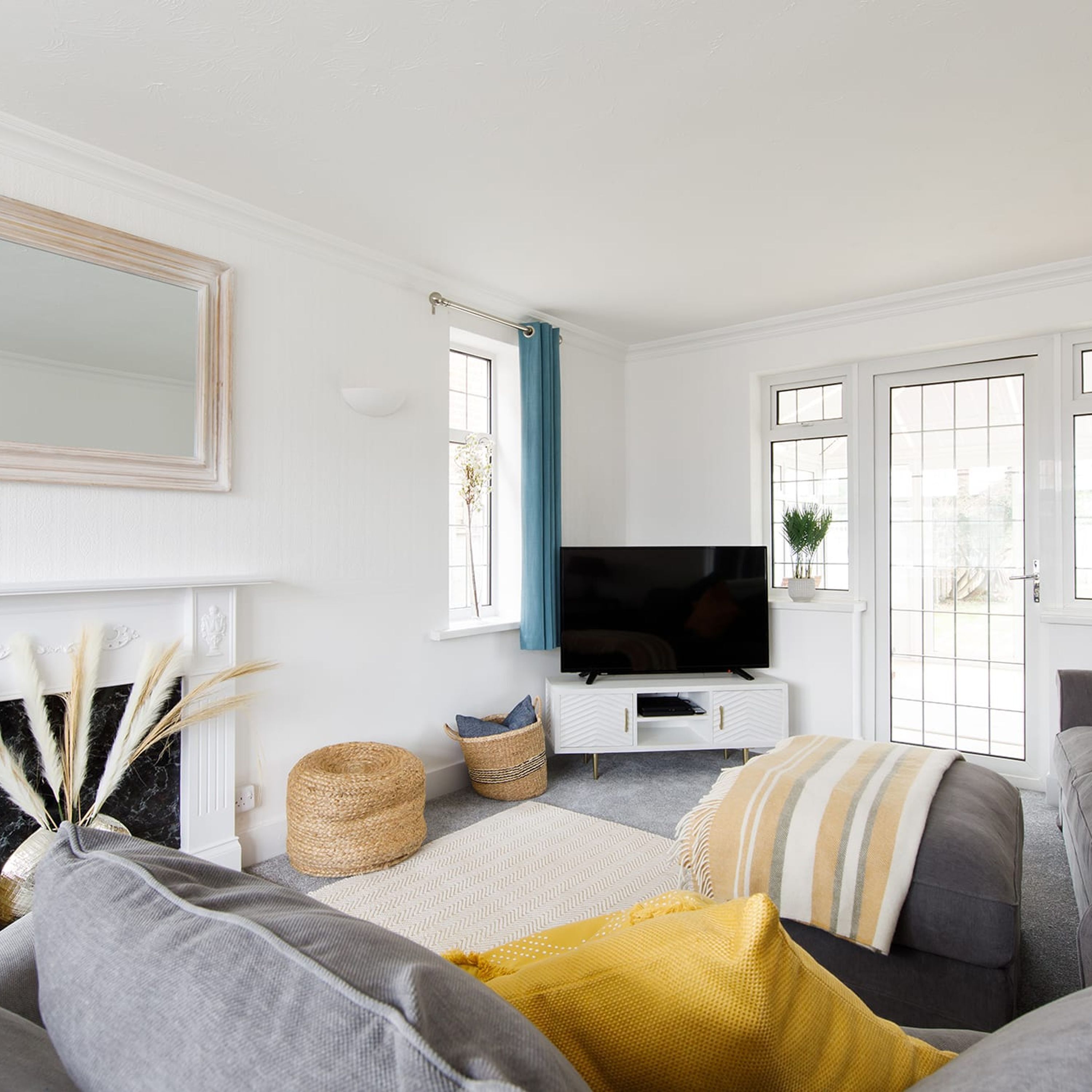 House | 4 bedrooms, desk, iron/ironing board, Internet