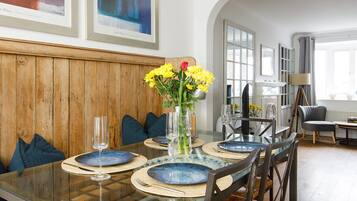 House | 3 bedrooms, iron/ironing board, Internet