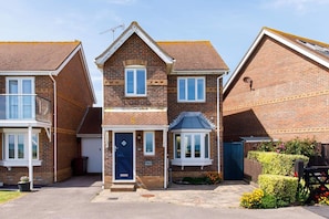 House - Wonderful Seafront Home - Panoramic Ocean Views (Chichester)
