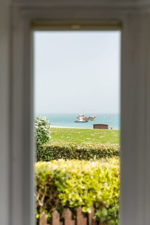 House | 3 bedrooms, iron/ironing board, Internet - Wonderful Seafront Home - Panoramic Ocean Views (Chichester)