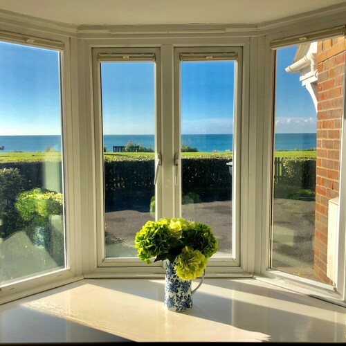 Wonderful Seafront Home - Panoramic Ocean Views