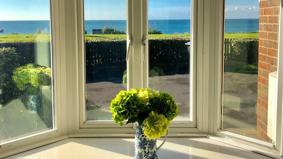 Wonderful Seafront Home - Panoramic Ocean Views