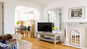 3 bedrooms, iron/ironing board, Internet