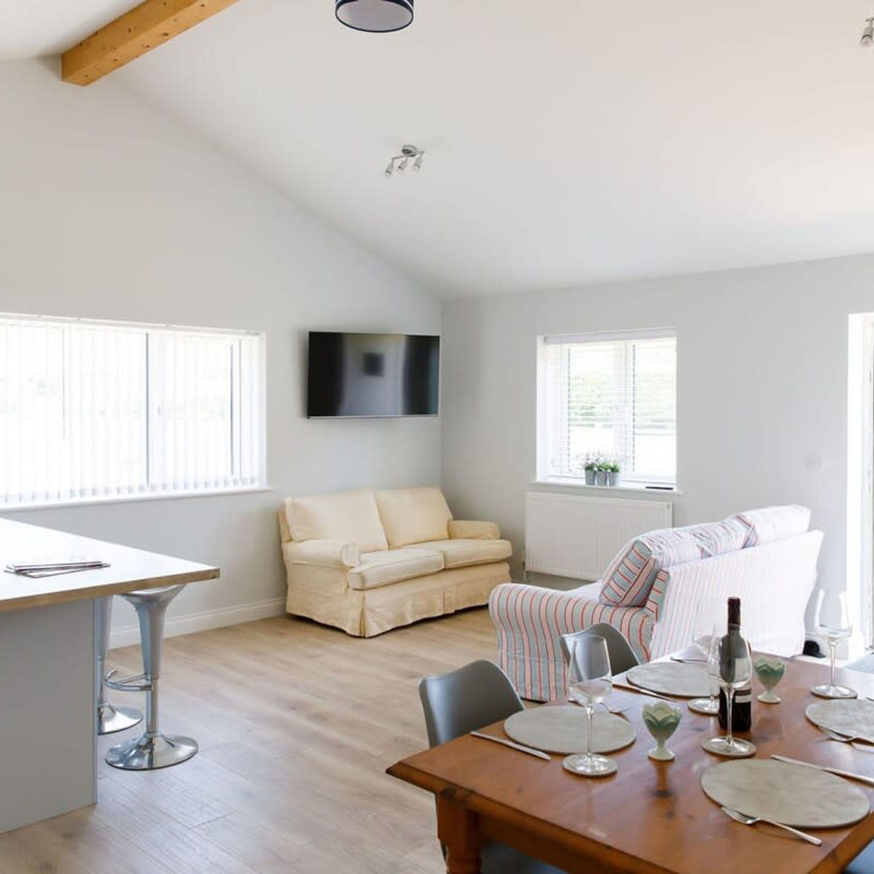 2 bedrooms, iron/ironing board, Internet