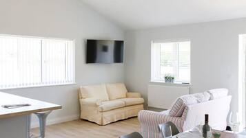 2 bedrooms, iron/ironing board, Internet