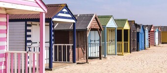 The Showman s Carriage King Bed Close to Beach