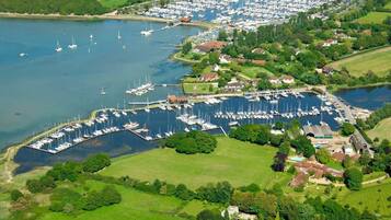 House | 4 bedrooms, iron/ironing board, Internet